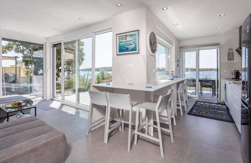 Banjol House | Lovely home in Rab with house sea view