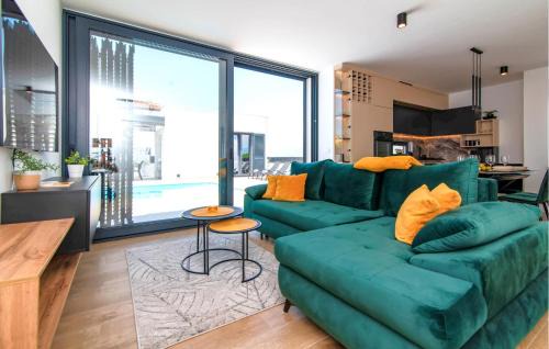 Razanac House | Lovely Home In Razanac With Wifi