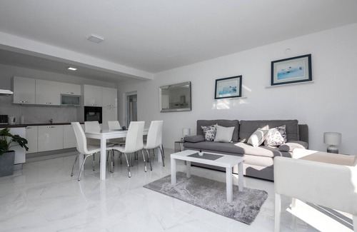 Imotski House | Lovely home in Vinjani Gornji with WiFi