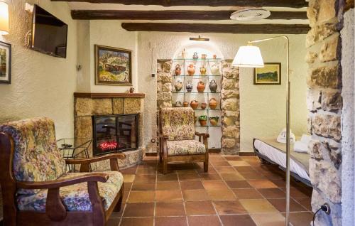 El Vilosell House | Lovely Home In Vilosell With Wifi