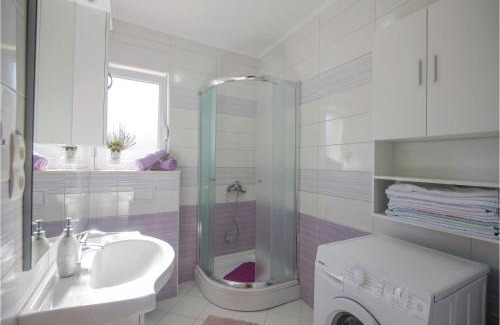 Zmijavci House | Lovely Home In Zmijavci With Wifi