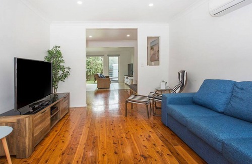 Kiama Downs House | Lovely house only a shot stroll from Jones beach!