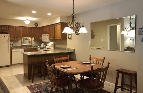 Lincoln Condo | Lovely Modern Condo Near Loon Mountain, WIFI, 2 BR, 2 Baths, A/C, Pools & Gym