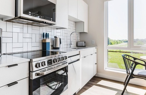 Revere Apartment | Lovely Revere Studio w/Courtyard, Game Room, W/D, A/C, by Blueground