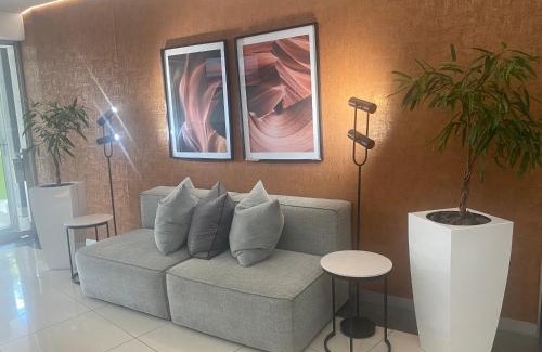 Greater Johannesburg Metropolitan Area Apartment | Lovely Rosebank 1-bedroom condo with pool & cinema