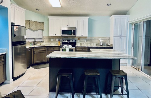 Lindfields House | Lovely Spacious Vacation Home heated pool, near team parks.