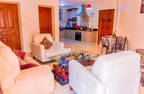 Nairobi West House | Lovely two bedroom space with rooftop outdoor pool and terrace with scenic views