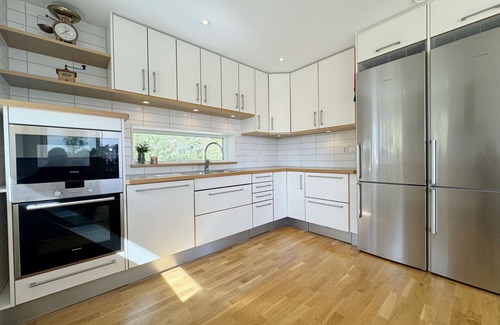 Uddevalla Municipality House | Lovely villa with a view of the Byfjorden and Uddevalla | SE09061