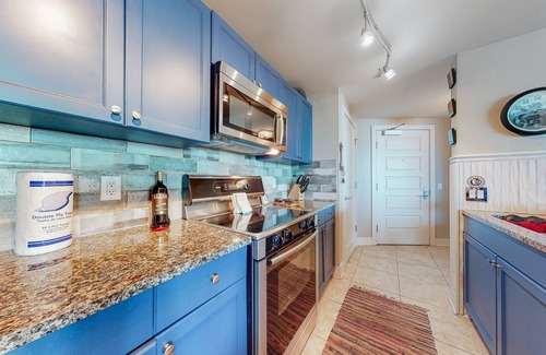 Galveston Condo | Lovely waterfront condo on the beach with pool & hot tub - dog-friendly