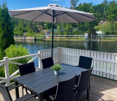 Asarum House | Lovely Waterfront Cottage near Karlshamn