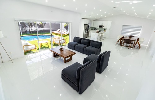 Richmond West House | LOVING DREAM VACATION HOME