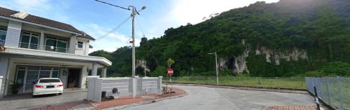 Kampung Tembok House | LOW SEASON PROMOTION! Mountainview Corner Lot 10 pax