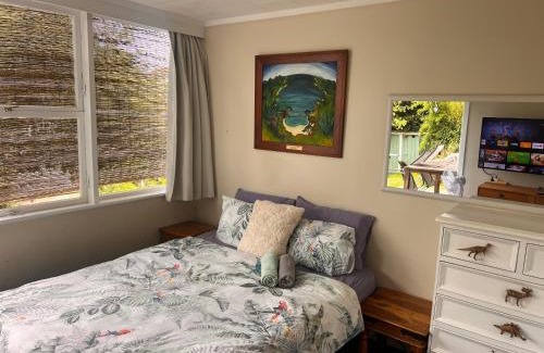 Remuera House | Lower level unit in the backyard, past the gate on the right of house