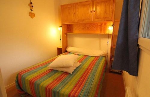 Bagneres-de-Luchon Apartment | Luchon: Appart 2 pièces cabine - Balcon, Parking - FR-1-313-166