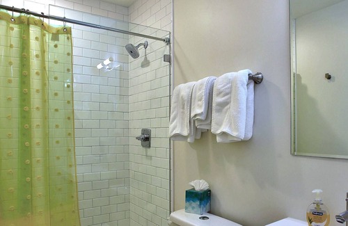 Tulane - Gravier Hotel | Lucky Inn