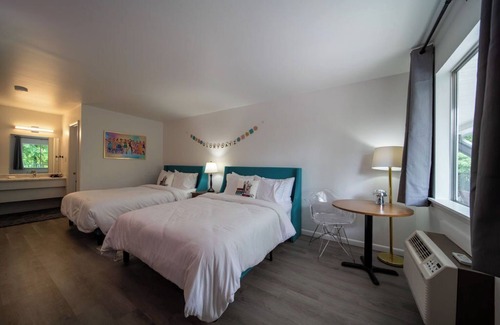Eureka Springs Resort | Lucky Number 13 is so Gorgeous, your heart hands will be showing!