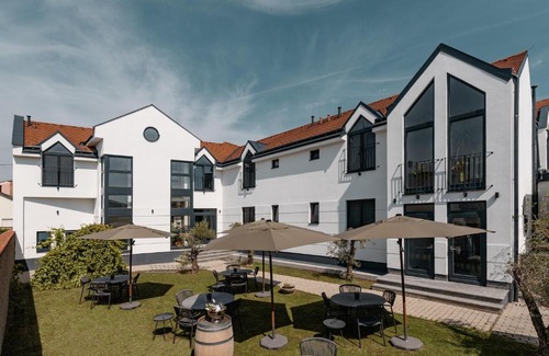 Weiden am See Hotel | Luis von Weyden