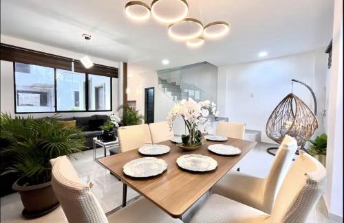 Punta Blanca House | Lujosa Casa a 5min El Paseo Shopping Costa Oro