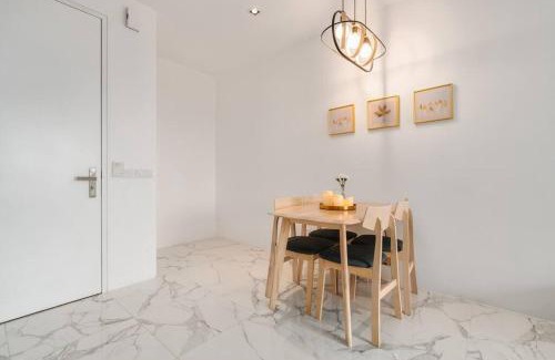 Tropicana Apartment | Lumi Tropicana-Ps4-Netflix-Homey-6pax