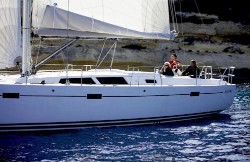 Sete Boat Rental | LUNA BAY, voilier 3 cabines 2 sdb en ville