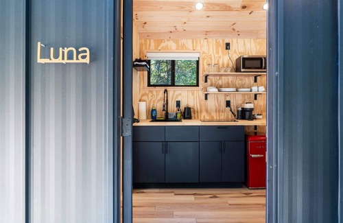 Sullivan Cabin | Luna Nook-Cabin w/tub, Queen Bed & pullout sofa