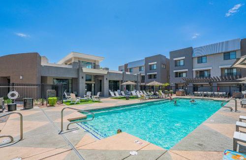Glendale Sports and Entertainment District Apartment | Lush 2BR Walk to Westgate Pool Gym WD