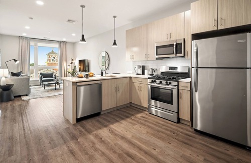 The Hill Apartment | Lux 2BR Apt Downtown at Yale