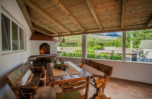 Srinjine Villa | LUX 800 m2 villa with 2 swimming pools,12-16 pax,Srinjine-Split