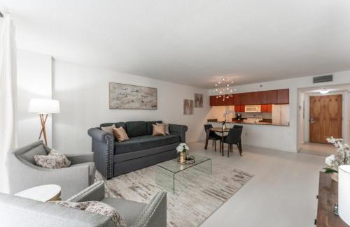 Brickell Apartment | Lux Brickell Bay Condo City Views & Prime Location
