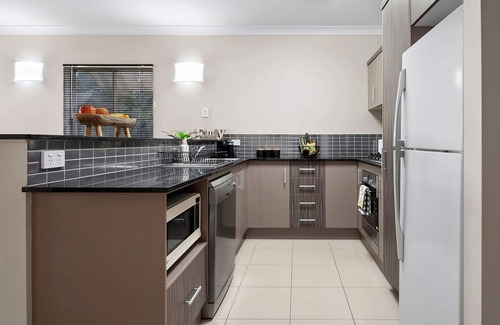 Westcourt Apartment | Lux Cairns - 9 Pools BBQ and Gym