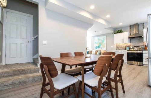 Des Moines House | Lux finishes 4 bedroom DSM home Great location