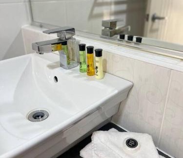 Bundaberg South Apartment | Lux in Bundy - Wifi, AC, Netflix and comfort