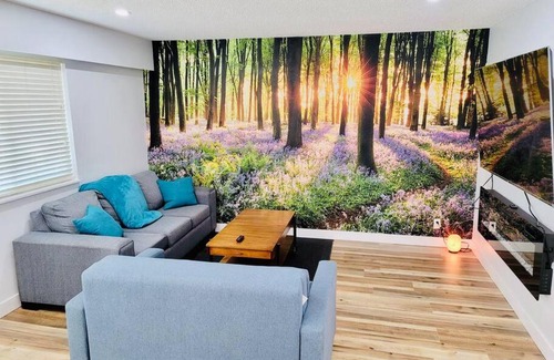 Port Coquitlam Apartment | Lux kit 3beds 2baths 75 TV fireplace near Van