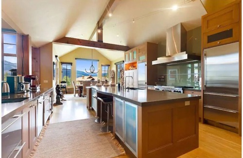 The Highlands House | LUX MANSION W/PANORAMIC VIEWS, CC SKI/GOLF @ DOORSTEP, OFFICE, SAUNA/STEAMROOM.