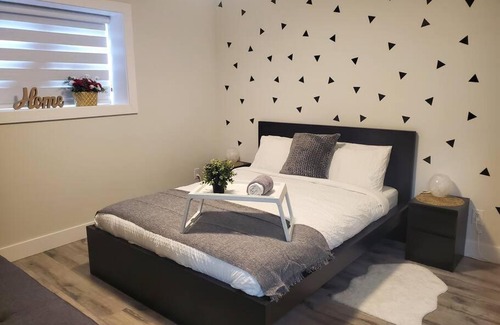 Delta Apartment | Lux Modern 2BR Radiant Suite+Free Parking