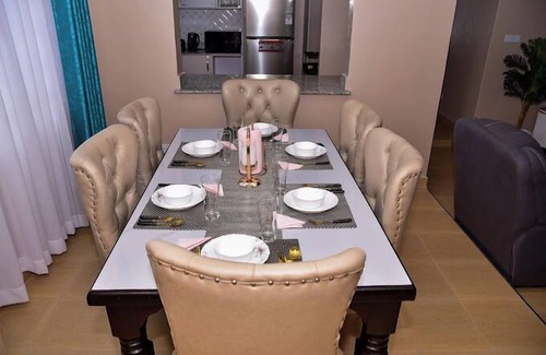 Nakuru Apartment | Lux Suites comfy Homestays Nakuru