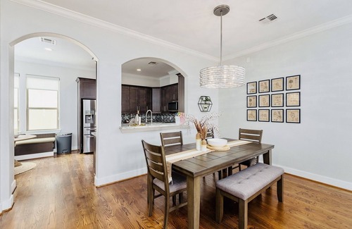 Central Business District House | Luxe centrally located Houston 3 story townhouse: Minute Maid/GRB/Med Center/NRG