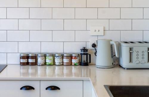 Christchurch Apartment | Luxe City Stay, Sleeps 7, Free Car Park