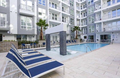 Washington Ave./ Memorial Park Apartment | Luxe Condo Downtown, Rooftop Balcony, Fast Wifi