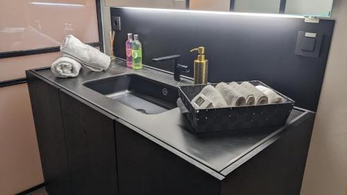 South Antwerp Apartment | luxe en authenticiteit