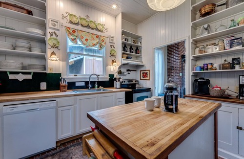 Seaview Villa | Luxe Mansion by the Sea, 6BR, Dining 14+