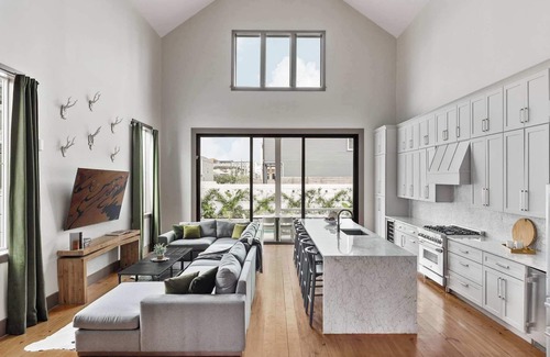 Faubourg Lafayette Hotel | Luxe New Construction | Heated Pool & Spa