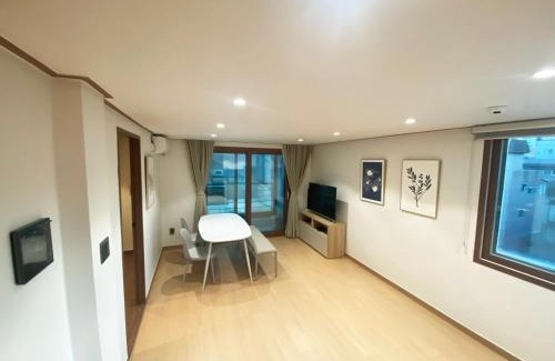 Seogyo-dong Apartment | Luxe & Suite Room