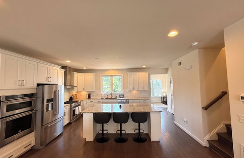 Ashburn House | Luxe Townhouse Retreat Hot Tub Sauna Loft Fireplace Near One loudon