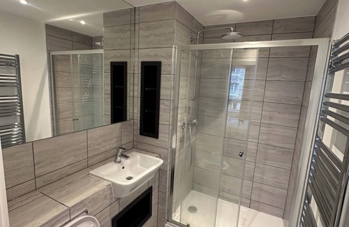 Thames Apartment | Luxurious 3-bed apartment with Views