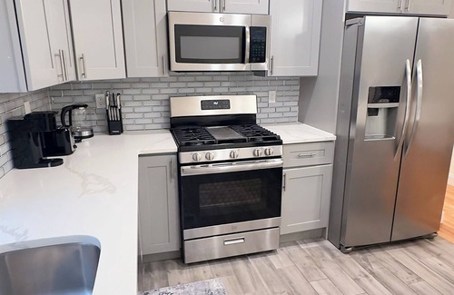 Lower Vailsburg Apartment | Luxurious 3-bedroom 2 bath near NYC train station, EWR