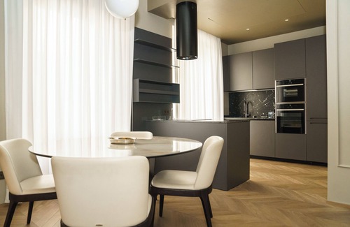 Celio Apartment | Luxurious 3-room residence in unique building in front of Colosseum.