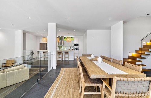 Alexandra Headland House | Luxurious 5 bedroom home 500m to the beach