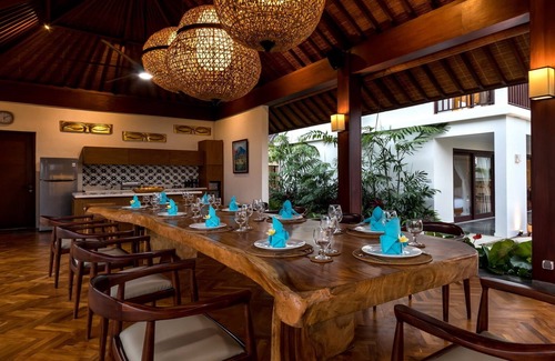 Berawa Villa | Luxurious 7BR Villa In Berawa - 9Min Drive To Batu Bolong Beach! W/Swim Pool!