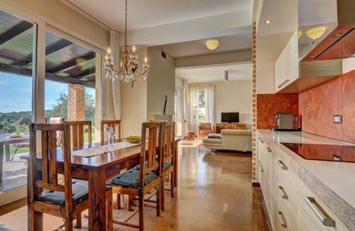 Premantura Apartment | Luxurious apartment with a large, covered terrace in 1. Row to the sea